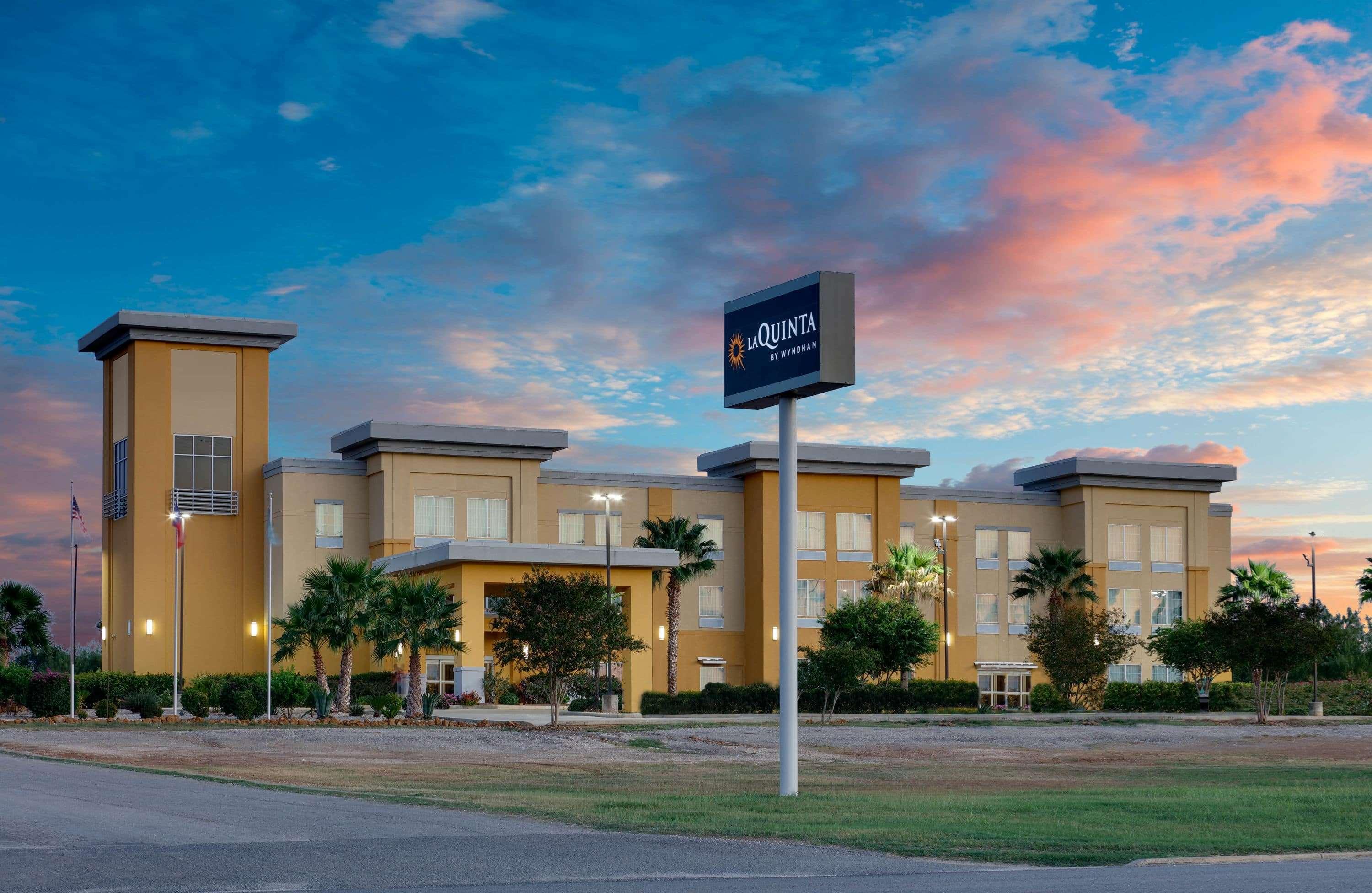 La Quinta By Wyndham Jourdanton - Pleasanton Otel Dış mekan fotoğraf