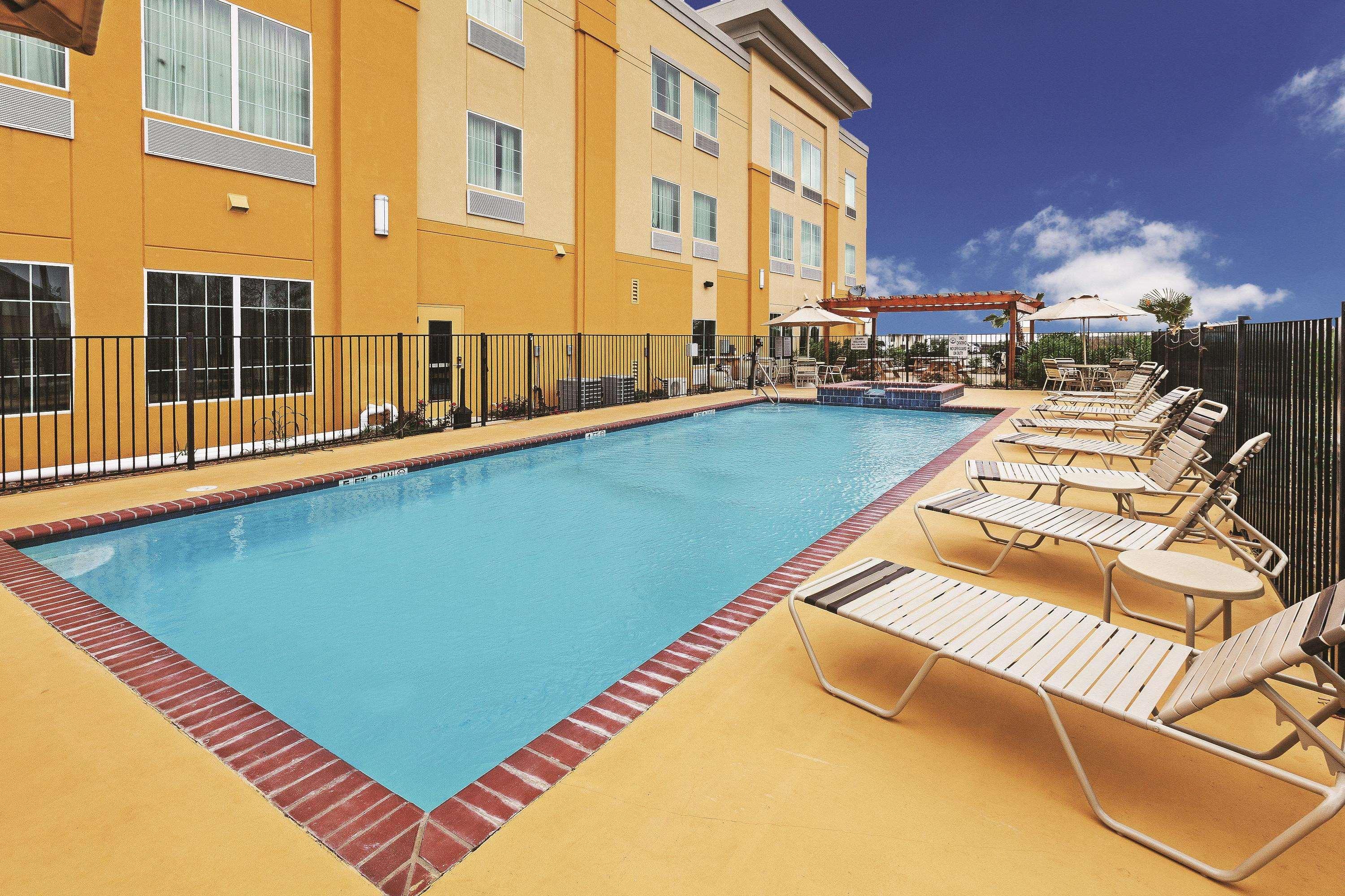 La Quinta By Wyndham Jourdanton - Pleasanton Otel Dış mekan fotoğraf