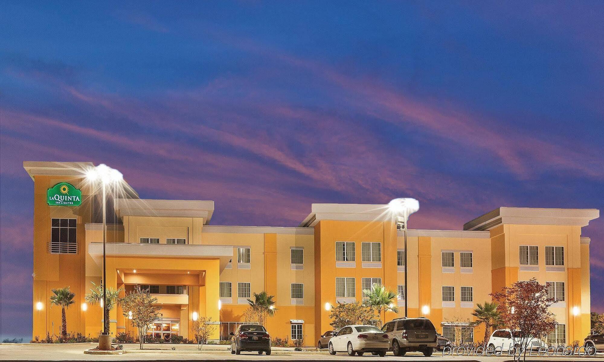 La Quinta By Wyndham Jourdanton - Pleasanton Otel Dış mekan fotoğraf